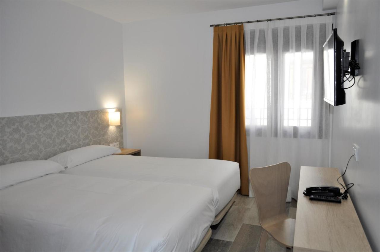Hostal Restaurante Villa De Брихуега Екстериор снимка