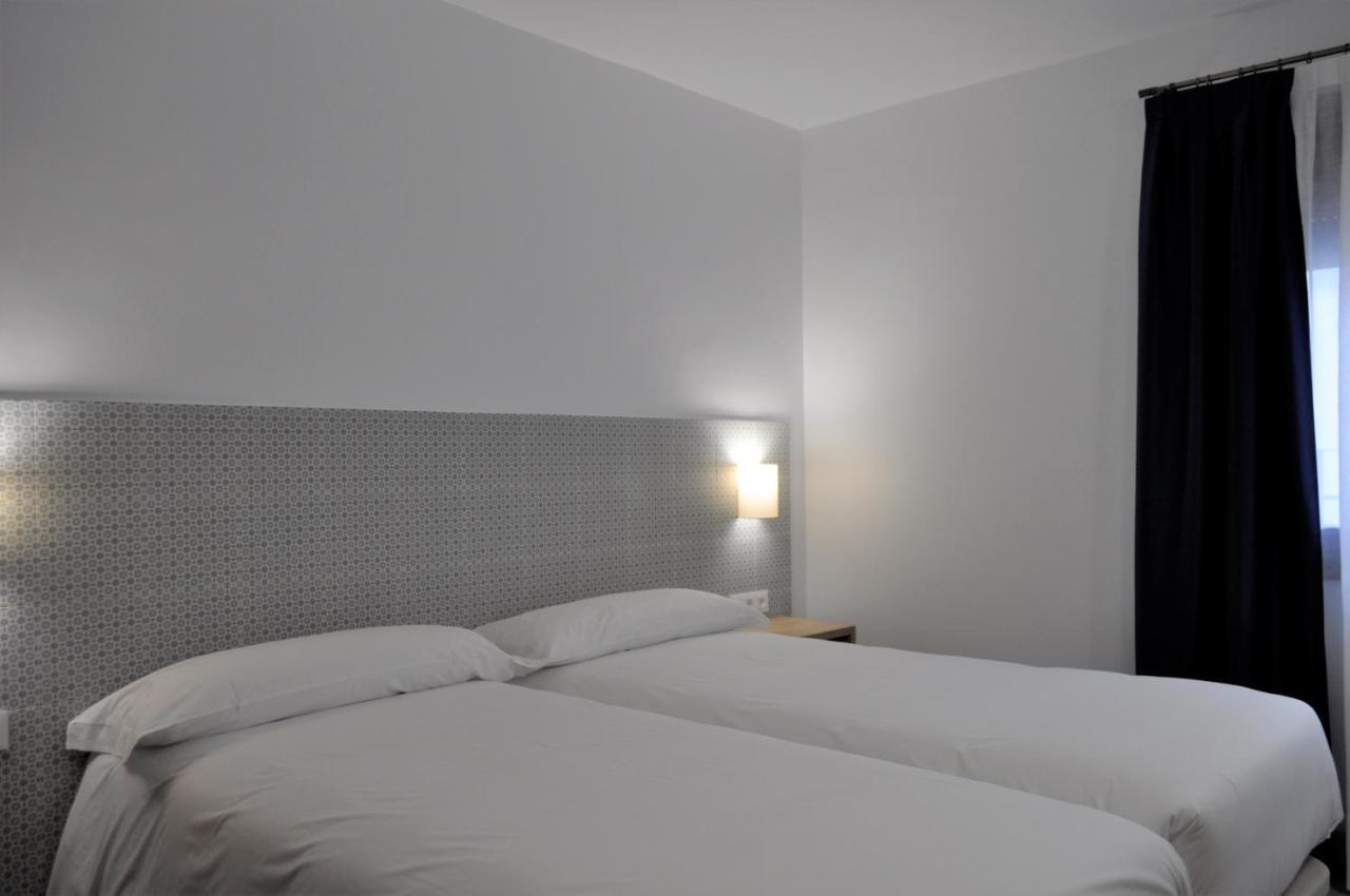 Hostal Restaurante Villa De Брихуега Екстериор снимка