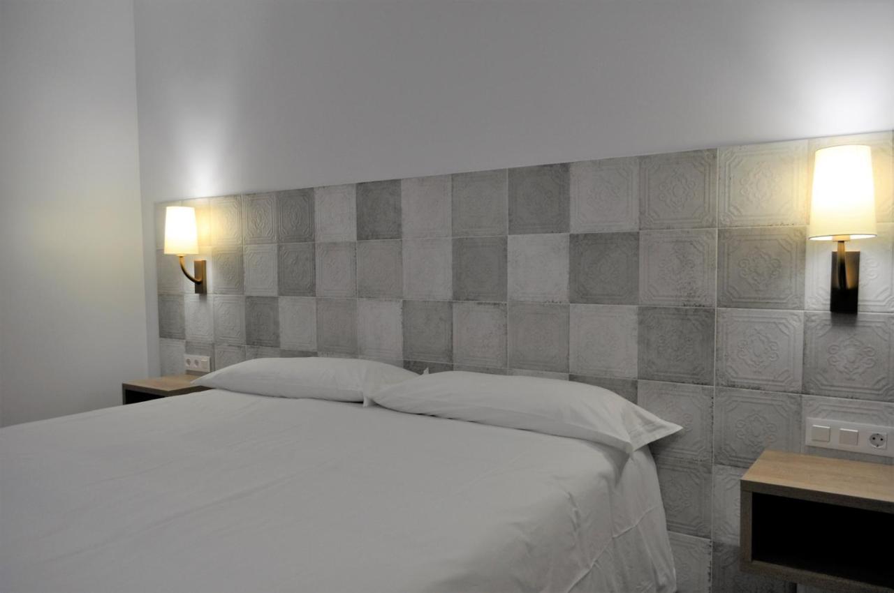 Hostal Restaurante Villa De Брихуега Екстериор снимка