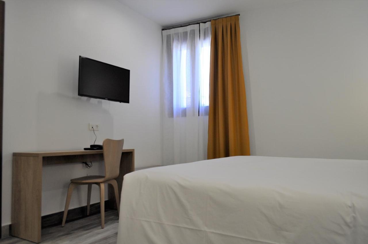 Hostal Restaurante Villa De Брихуега Екстериор снимка