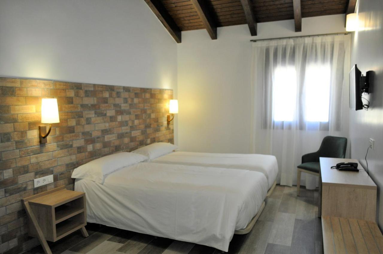 Hostal Restaurante Villa De Брихуега Екстериор снимка