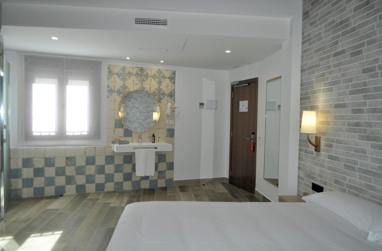 Hostal Restaurante Villa De Брихуега Екстериор снимка