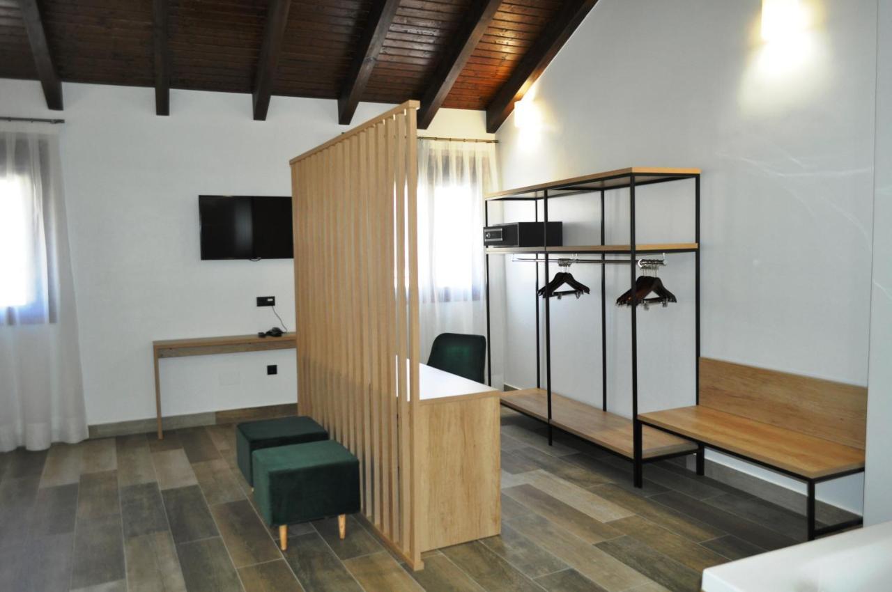 Hostal Restaurante Villa De Брихуега Екстериор снимка
