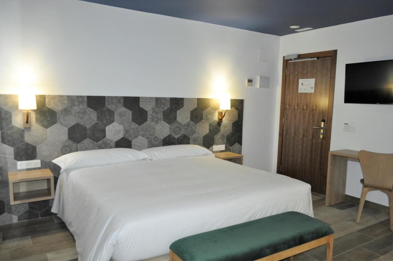 Hostal Restaurante Villa De Брихуега Екстериор снимка