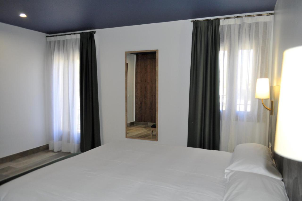 Hostal Restaurante Villa De Брихуега Екстериор снимка