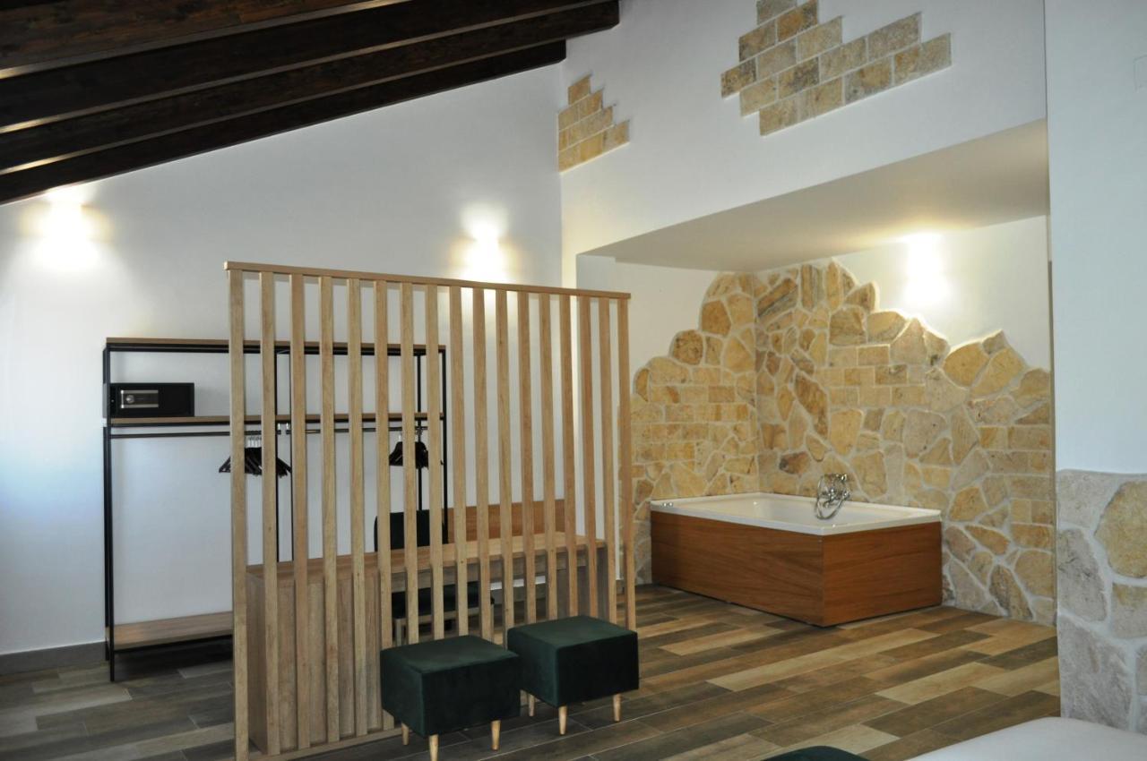 Hostal Restaurante Villa De Брихуега Екстериор снимка